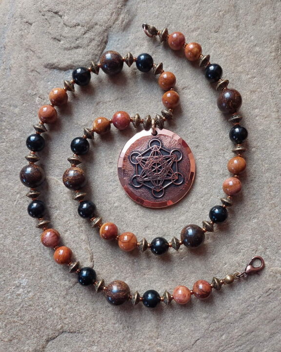 Edler Kupferschmuck: Metatron-Anhänger an Halskette aus Heilsteinperlen - im Boho-Stil
