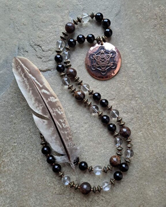 Metatron-Schutzsymbol als Anhänger an Halskette aus Bergkristall, Turmalin und Bronzit - Symbolschmuck
