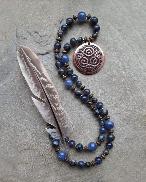 Kornkreis Anhänger Talisman an Jaspis blau Heilstein Perlen Kette