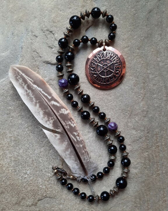 Turmalin Charoit Triquetra Ohm Aum Om Sternzeichen Sternentor Sonne Einhornschmuck Einhorn Einhornkette Venusblume Drache Heilung Metatron Crop Circle Necklace Goddess of Love Healing Stones Crystals Venusflower protect Flower of Life Amulett Göttin Liebe Kette Halskette Heilsteine Lichtbringer Kupferschmuck Symbole Symbolschmuck Harmonie Zauberwesen Valentinstagsgeschenk Geschenk Hochzeitsgeschenk Edelsteinschmuck Edelsteinkette Edelsteinanhänger Heilsteinschmuck Heilsteinanhänger Glücksbringer Schutzsymbol Glückssteine Lebensblume Blume des Lebens Schutzengel Heilige Geometrie Kraftort Kraftorte Runen Futhark Vikings Germanen Vikinger Runenalphabet Runenschutzkreis Alternativschmuck Kelten Keltischer Schmuck Germanen Germanischer Schmuck Magie Baum des Lebens Yggdrasil Triskele