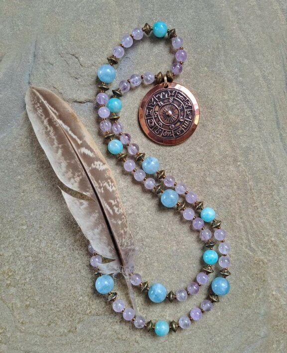 Aquamarin Lavendelquarz Amazonit Triquetra Ohm Aum Om Sternzeichen Sternentor Sonne Einhornschmuck Einhorn Einhornkette Venusblume Drache Heilung Metatron Crop Circle Necklace Goddess of Love Healing Stones Crystals Venusflower protect Flower of Life Amulett Göttin Liebe Kette Halskette Heilsteine Lichtbringer Kupferschmuck Symbole Symbolschmuck Harmonie Zauberwesen Valentinstagsgeschenk Geschenk Hochzeitsgeschenk Edelsteinschmuck Edelsteinkette Edelsteinanhänger Heilsteinschmuck Heilsteinanhänger Glücksbringer Schutzsymbol Glückssteine Lebensblume Blume des Lebens Schutzengel Heilige Geometrie Kraftort Kraftorte Runen Futhark Vikings Germanen Vikinger Runenalphabet Runenschutzkreis Alternativschmuck Kelten Keltischer Schmuck Germanen Germanischer Schmuck Magie Baum des Lebens Yggdrasil Triskele Allverbunden Verbundenheit Dreieinigkeit Dreifaltigkeit Einheit Medizinrad Nornen Schicksalsnetz Skulds Netz Skuld Energie Heilsteine Spiegelamulett Sternzeichen Rune Triskele Hochzeitsschmuck Dirndlschmuck Trachtenschmuck Jewellery Pentagram Schutzamulett medicine wheel runes