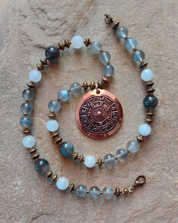 Mondstein Triquetra Ohm Aum Om Sternzeichen Sternentor Sonne Einhornschmuck Einhorn Einhornkette Venusblume Drache Heilung Metatron Crop Circle Necklace Goddess of Love Healing Stones Crystals Venusflower protect Flower of Life Amulett Göttin Liebe Kette Halskette Heilsteine Lichtbringer Kupferschmuck Symbole Symbolschmuck Harmonie Zauberwesen Valentinstagsgeschenk Geschenk Hochzeitsgeschenk Edelsteinschmuck Edelsteinkette Edelsteinanhänger Heilsteinschmuck Heilsteinanhänger Glücksbringer Schutzsymbol Glückssteine Lebensblume Blume des Lebens Schutzengel Heilige Geometrie Kraftort Kraftorte Runen Futhark Vikings Germanen Vikinger Runenalphabet Runenschutzkreis Alternativschmuck Kelten Keltischer Schmuck Germanen Germanischer Schmuck Magie Baum des Lebens Yggdrasil Triskele Allverbunden Verbundenheit Dreieinigkeit Dreifaltigkeit Einheit Medizinrad Nornen Schicksalsnetz Skulds Netz Skuld Energie Heilsteine Spiegelamulett Sternzeichen Rune Triskele Hochzeitsschmuck Dirndlschmuck Trachtenschmuck Jewellery Pentagram Schutzamulett medicine wheel runes Sonnenamulett Amulett Anhänger Kornkreis Kornkreis Crop circle