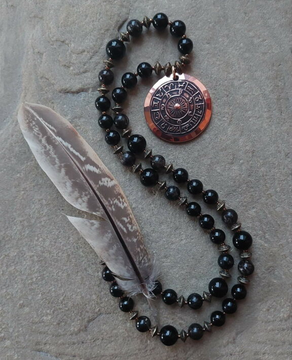 Turmalin Biotit Triquetra Ohm Aum Om Sternzeichen Sternentor Sonne Einhornschmuck Einhorn Einhornkette Venusblume Drache Heilung Metatron Crop Circle Necklace Goddess of Love Healing Stones Crystals Venusflower protect Flower of Life Amulett Göttin Liebe Kette Halskette Heilsteine Lichtbringer Kupferschmuck Symbole Symbolschmuck Harmonie Zauberwesen Valentinstagsgeschenk Geschenk Hochzeitsgeschenk Edelsteinschmuck Edelsteinkette Edelsteinanhänger Heilsteinschmuck Heilsteinanhänger Glücksbringer Schutzsymbol Glückssteine Lebensblume Blume des Lebens Schutzengel Heilige Geometrie Kraftort Kraftorte Runen Futhark Vikings Germanen Vikinger Runenalphabet Runenschutzkreis Alternativschmuck Kelten Keltischer Schmuck Germanen Germanischer Schmuck Magie Baum des Lebens Yggdrasil Triskele Allverbunden Verbundenheit Dreieinigkeit Dreifaltigkeit Einheit Medizinrad Nornen Schicksalsnetz Skulds Netz Skuld Energie Heilsteine Spiegelamulett Sternzeichen Rune Triskele Hochzeitsschmuck Dirndlschmuck Trachtenschmuck Jewellery Pentagram Schutzamulett medicine wheel runes Sonnenamulett Amulett Anhänger Kornkreis Kornkreis Crop circle Unicorn
