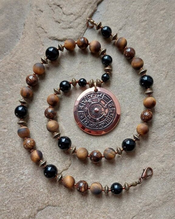 Turmalin Bronzit Tigerauge Triquetra Ohm Aum Om Sternzeichen Sternentor Sonne Einhornschmuck Einhorn Einhornkette Venusblume Drache Heilung Metatron Crop Circle Necklace Goddess of Love Healing Stones Crystals Venusflower protect Flower of Life Amulett Göttin Liebe Kette Halskette Heilsteine Lichtbringer Kupferschmuck Symbole Symbolschmuck Harmonie Zauberwesen Valentinstagsgeschenk Geschenk Hochzeitsgeschenk Edelsteinschmuck Edelsteinkette Edelsteinanhänger Heilsteinschmuck Heilsteinanhänger Glücksbringer Schutzsymbol Glückssteine Lebensblume Blume des Lebens Schutzengel Heilige Geometrie Kraftort Kraftorte Runen Futhark Vikings Germanen Vikinger Runenalphabet Runenschutzkreis Alternativschmuck Kelten Keltischer Schmuck Germanen Germanischer Schmuck Magie Baum des Lebens Yggdrasil Triskele Allverbunden Verbundenheit Dreieinigkeit Dreifaltigkeit Einheit Medizinrad Nornen Schicksalsnetz Skulds Netz Skuld Energie Heilsteine Spiegelamulett Sternzeichen Rune Triskele Hochzeitsschmuck Dirndlschmuck Trachtenschmuck Jewellery Pentagram Schutzamulett medicine wheel runes Sonnenamulett Amulett Anhänger Kornkreis Kornkreis Crop circle Unicorn Aquarius Age of Aquarius Neuzeit Neues Zeitalter Celtic jewellery magic Magie Liebe des Lebens