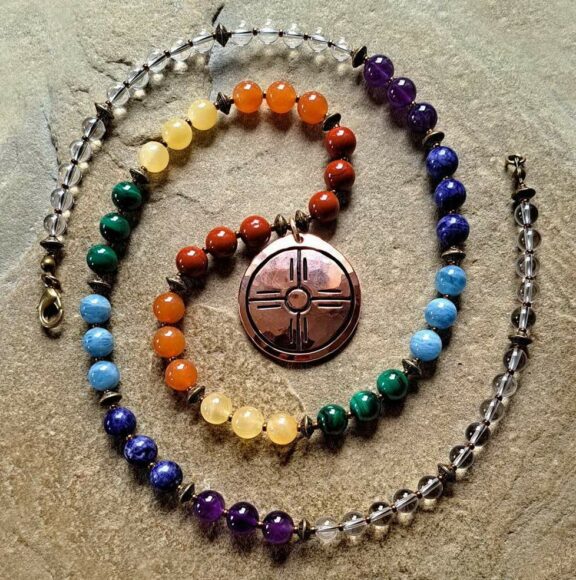 Regenbogen Regenbogenenergie Regenbogenmagie Triquetra Ohm Aum Om Sternzeichen Sternentor Sonne Sonnenamulett Sonnenschmuck Einhornschmuck Einhorn Einhornkette Venusblume Drache Heilung Metatron Crop Circle Necklace Goddess of Love Healing Stones Crystals Venusflower protect Flower of Life Amulett Göttin Liebe Kette Halskette Heilsteine Lichtbringer Kupferschmuck Symbole Symbolschmuck Harmonie Zauberwesen Valentinstagsgeschenk Geschenk Hochzeitsgeschenk Edelsteinschmuck Edelsteinkette Edelsteinanhänger Heilsteinschmuck Heilsteinanhänger Glücksbringer Schutzsymbol Glückssteine Lebensblume Blume des Lebens Schutzengel Heilige Geometrie Kraftort Kraftorte Runen Futhark Vikings Germanen Vikinger Runenalphabet Runenschutzkreis Alternativschmuck Kelten Keltischer Schmuck Germanen Germanischer Schmuck Magie Baum des Lebens Yggdrasil Triskele Allverbunden Verbundenheit Dreieinigkeit Dreifaltigkeit Einheit Medizinrad Nornen Schicksalsnetz Skulds Netz Skuld Energie Heilsteine Spiegelamulett Sternzeichen Rune Triskele Hochzeitsschmuck Dirndlschmuck Trachtenschmuck Jewellery Pentagram Schutzamulett medicine wheel runes Sonnenamulett Amulett Anhänger Kornkreis Kornkreis Crop circle Unicorn Aquarius Age of Aquarius Neuzeit Neues Zeitalter Celtic jewellery magic Magie Liebe des Lebens göttlich devine Sternzeichenschmuck