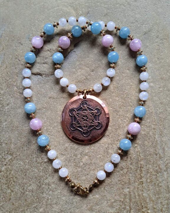 Metatron-Anhänger an Energiekette aus Mondstein, Aquamarin und Kunzit - Boho-Schmuck