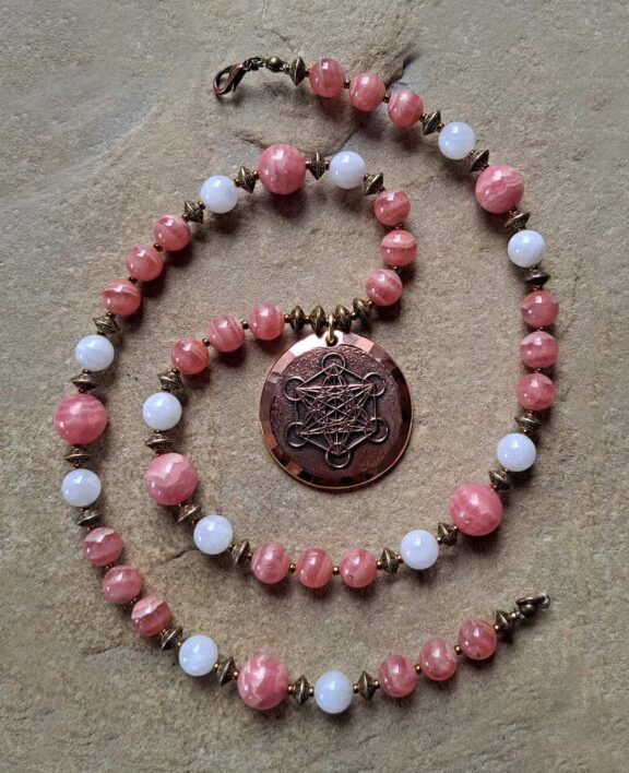 Metatron-Anhänger an Rhodoschrositkette - spiritueller Schmuck aus Kupfer