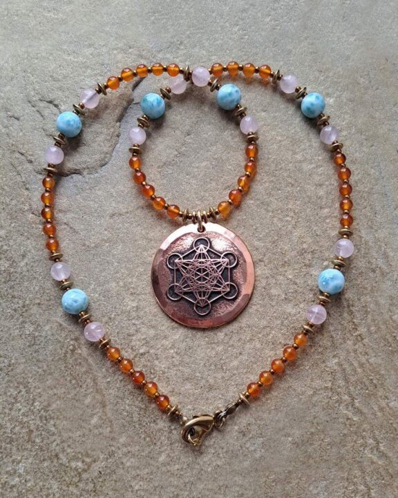 Metatron Schutzsymbol-Anhänger aus Kupfer an Halskette aus Kraneol, Larimar und Mondstein