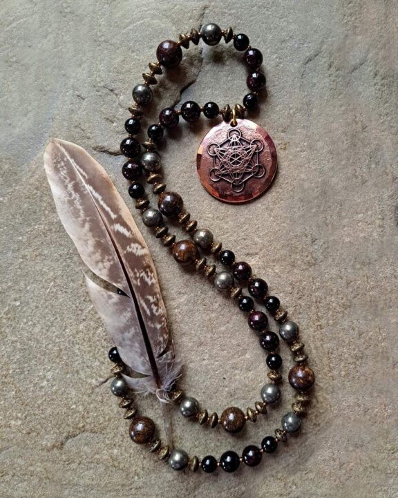Spiritueller Schmuck: Metatron-Anhänger an Heilsteinkette - alternativer Schmuck im Boho-Stil