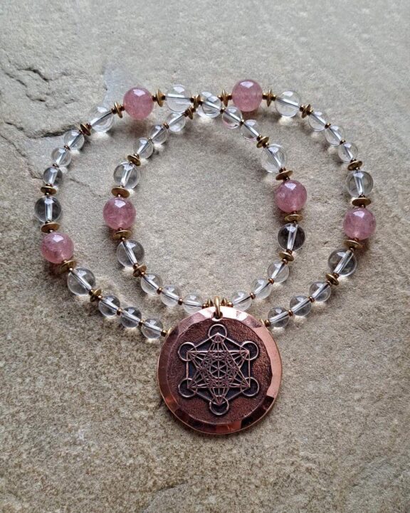 Metatron-Anhänger an Edelsteinkette aus Bergkristall und Aventurin - edler Boho-Schmuck