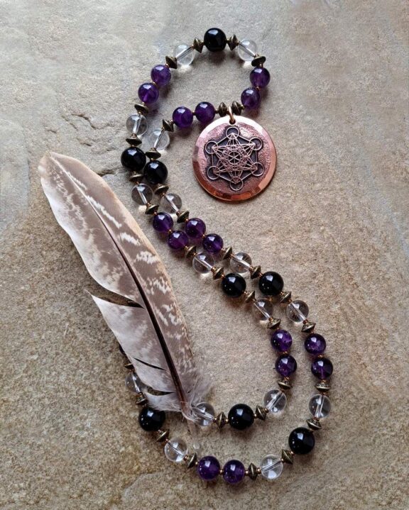 Schutzsymbol-Schmuck: Metatron-Anhänger an Halskette aus Amethyst, Bergkristall und Turmalin