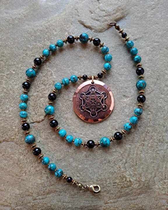 Unikatschmuck: Metatron-Symbol an Edelsteinkette aus Türkis und Turmalin - im Boho-Stil