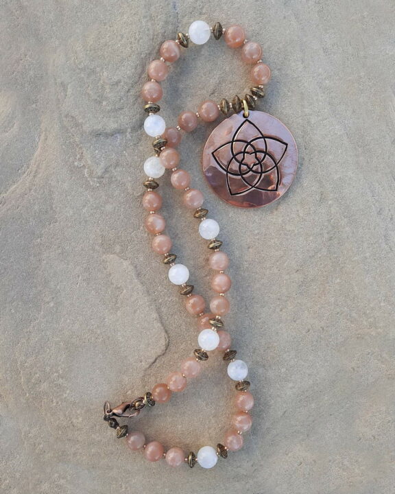 Sonnenstein Mondstein Venus Venusblume Kette Amulett Kupfer Kupferschmuck Schmuck Göttin der Liebe Lichtbringer Yoga Reiki