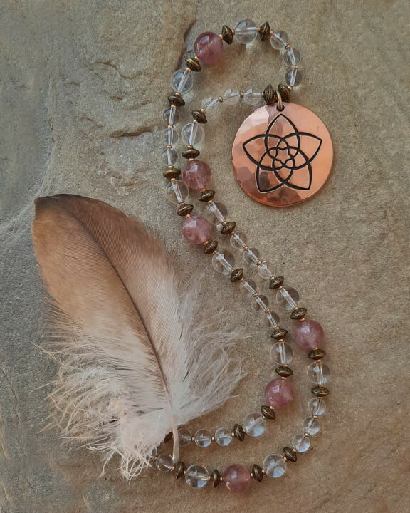 Bergkristall Rubinquarz Venus Venusblume Amulett Kette Symbole Symbolschmuck Kupferschmuck Harmonie Göttin Liebe