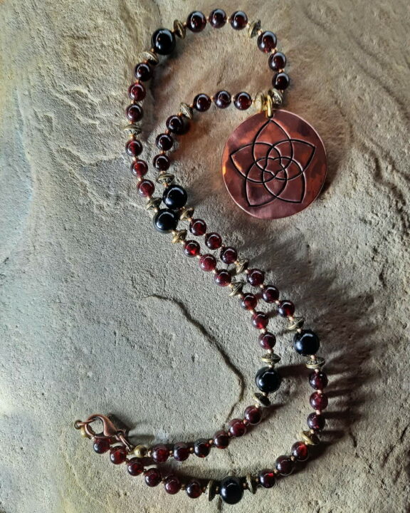 Granat Turmalin Venus Venusblume Kupferschmuck Symbolschmuck Symbole Liebe Göttin Amulett Talisman