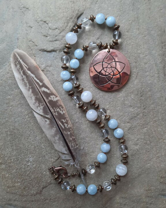Aquamarin Mondstein Bergkristall Venus Venusblume Amulett Kupferamulett Heilsteine Symbole Symbolschmuck Göttin Liebe Halskette Kette Schutzsymbol Heilung