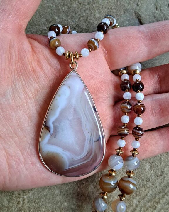 Achatkette mit Edelsteinperlen aus Achat und Mondstein - edler Schmuck