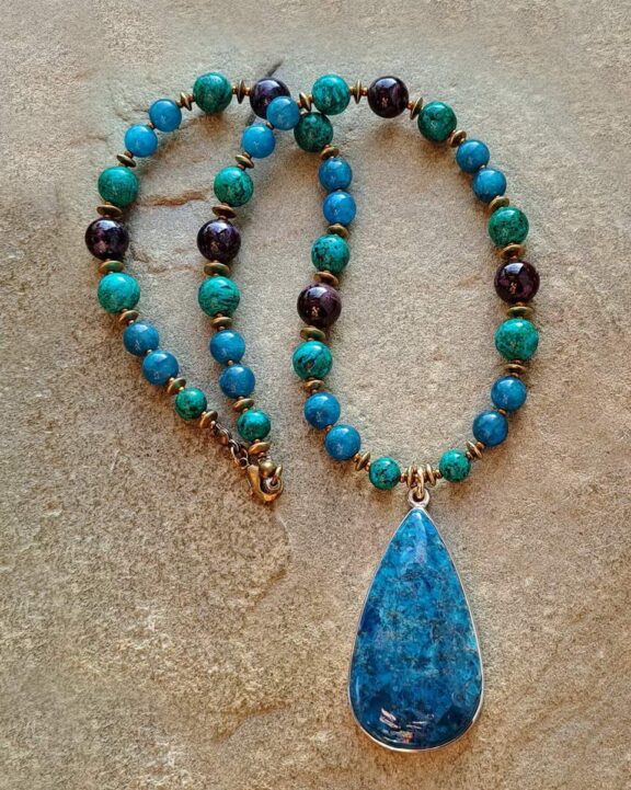 Apatit-Kette verbunden mit Heilsteinperlen - ideales Yogazubehör