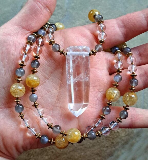 Bergkristallkette mit echten Heilsteinperlen - edler Heilsteinschmuck