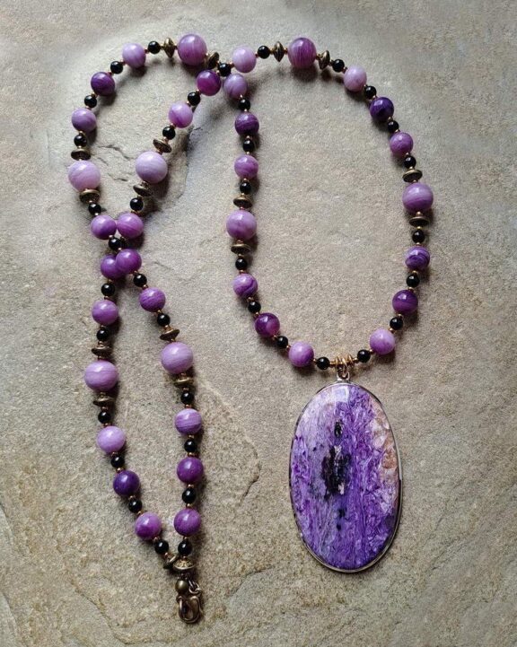 Chroit necklace with healing stone beads - fine ritual jewellery