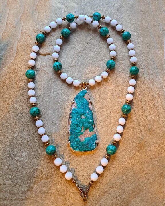 Chromdiopsid-Kette mit Edelsteinperlen aus weißem Achat und Chrysokoll - edler Schmuck