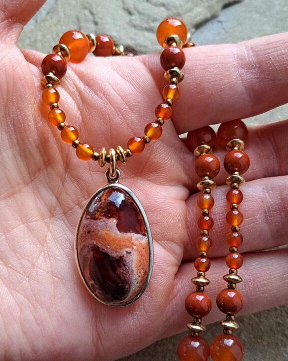 Feueropal-Kette mit Edelsteinperlen aus Jaspis und Karneol - edler Schmuck