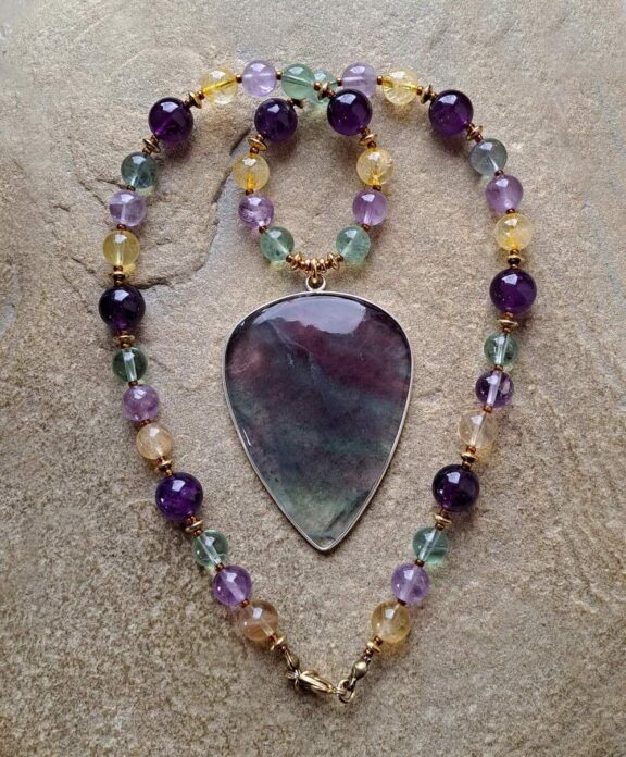 Fluoritkette verbunden mit Edelsteinperlen - eleganter Schmuck