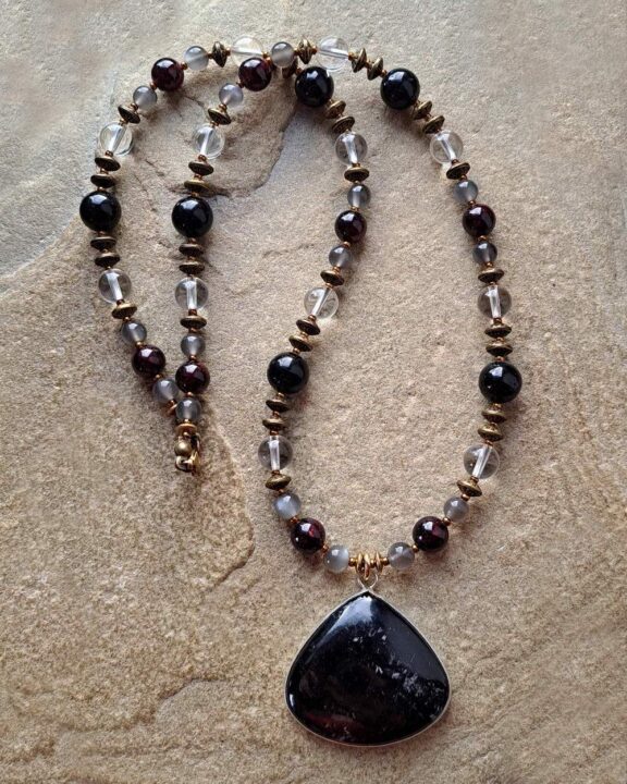 Healing stone necklaces combined with crystal beads - fine jewelry