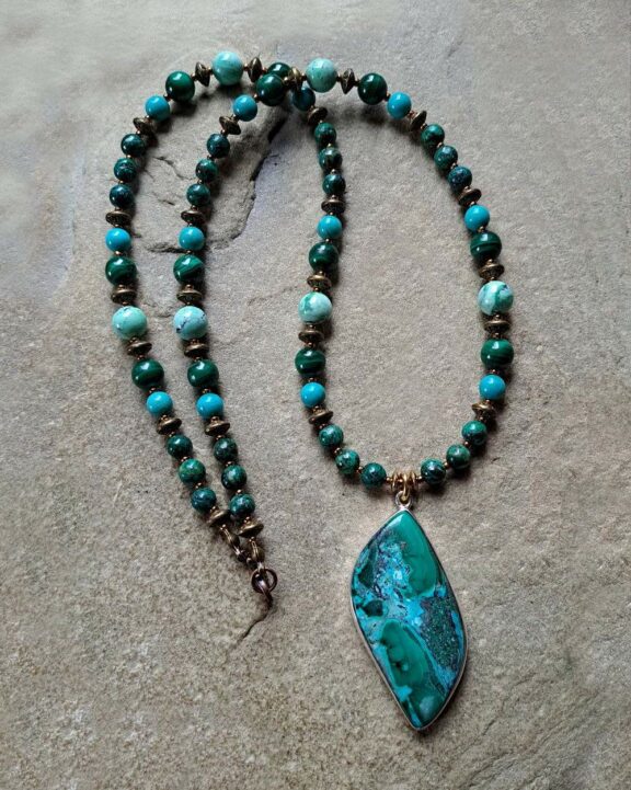 Chrysokoll Malachit Amulett Anhänger Edelsteinkette Heilsteinschmuck