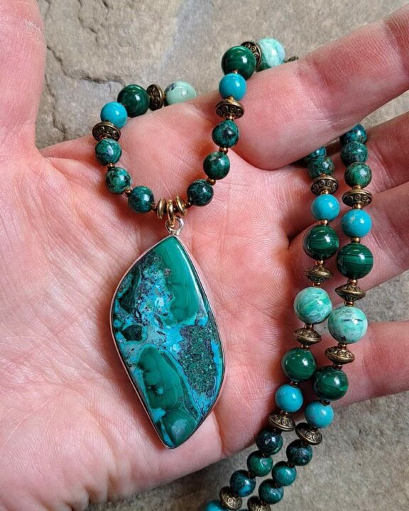 Chrysokoll Malachit Amulett Anhänger Edelsteinkette Heilsteinschmuck