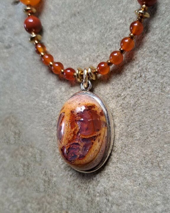 Feueropalamulett Feueropal Feueropalanhänger fire opal pendant Carneol Jaspis carnelian jasper Triquetra Ohm Aum Om Sternzeichen Sternentor Sonne Sonnenamulett Sonnenschmuck Einhornschmuck Einhorn Einhornkette Venusblume Drache Heilung Metatron Crop Circle Necklace Goddess of Love Healing Stones Crystals Venusflower protect Flower of Life Amulett Göttin Liebe Kette Halskette Heilsteine Lichtbringer Kupferschmuck Symbole Symbolschmuck Harmonie Zauberwesen Valentinstagsgeschenk Geschenk Hochzeitsgeschenk Edelsteinschmuck Edelsteinkette Edelsteinanhänger Heilsteinschmuck Heilsteinanhänger Glücksbringer Schutzsymbol Glückssteine Lebensblume Blume des Lebens Schutzengel Heilige Geometrie Kraftort Kraftorte Runen Futhark Vikings Germanen Vikinger Runenalphabet Runenschutzkreis Alternativschmuck Kelten Keltischer Schmuck Germanen Germanischer Schmuck Magie Baum des Lebens Yggdrasil Triskele Allverbunden Verbundenheit Dreieinigkeit Dreifaltigkeit Einheit Medizinrad Nornen Schicksalsnetz Skulds Netz Skuld Energie Heilsteine Spiegelamulett Sternzeichen Rune Triskele Hochzeitsschmuck Dirndlschmuck Trachtenschmuck Jewellery Pentagram Schutzamulett medicine wheel runes Sonnenamulett Amulett Anhänger Kornkreis Kornkreis Crop circle Unicorn Aquarius Age of Aquarius Neuzeit Neues Zeitalter Celtic jewellery magic Magie Liebe des Lebens göttlich devine Sternzeichenschmuck Opalschmuck Kristall Lemuria Atlantis Silberfassung silbergefasst