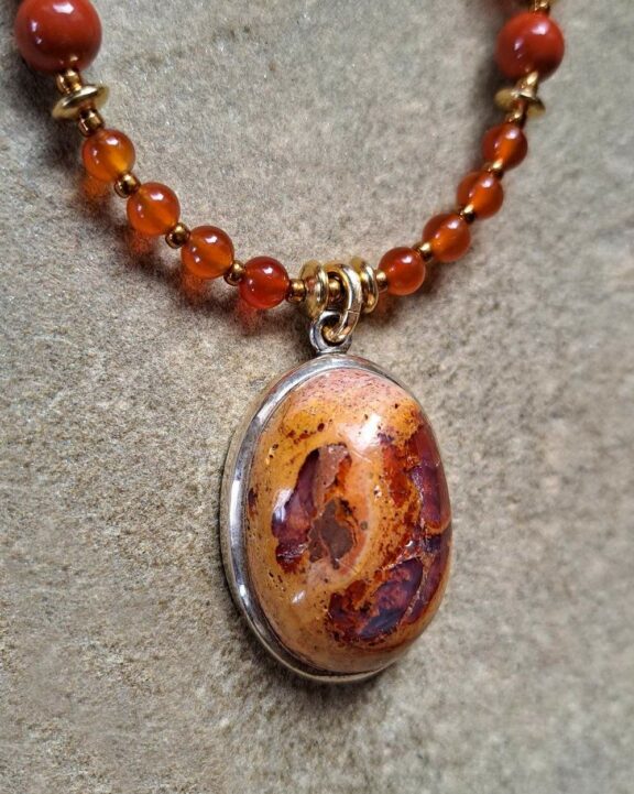 Feueropalamulett Feueropal Feueropalanhänger fire opal pendant Carneol Jaspis carnelian jasper Triquetra Ohm Aum Om Sternzeichen Sternentor Sonne Sonnenamulett Sonnenschmuck Einhornschmuck Einhorn Einhornkette Venusblume Drache Heilung Metatron Crop Circle Necklace Goddess of Love Healing Stones Crystals Venusflower protect Flower of Life Amulett Göttin Liebe Kette Halskette Heilsteine Lichtbringer Kupferschmuck Symbole Symbolschmuck Harmonie Zauberwesen Valentinstagsgeschenk Geschenk Hochzeitsgeschenk Edelsteinschmuck Edelsteinkette Edelsteinanhänger Heilsteinschmuck Heilsteinanhänger Glücksbringer Schutzsymbol Glückssteine Lebensblume Blume des Lebens Schutzengel Heilige Geometrie Kraftort Kraftorte Runen Futhark Vikings Germanen Vikinger Runenalphabet Runenschutzkreis Alternativschmuck Kelten Keltischer Schmuck Germanen Germanischer Schmuck Magie Baum des Lebens Yggdrasil Triskele Allverbunden Verbundenheit Dreieinigkeit Dreifaltigkeit Einheit Medizinrad Nornen Schicksalsnetz Skulds Netz Skuld Energie Heilsteine Spiegelamulett Sternzeichen Rune Triskele Hochzeitsschmuck Dirndlschmuck Trachtenschmuck Jewellery Pentagram Schutzamulett medicine wheel runes Sonnenamulett Amulett Anhänger Kornkreis Kornkreis Crop circle Unicorn Aquarius Age of Aquarius Neuzeit Neues Zeitalter Celtic jewellery magic Magie Liebe des Lebens göttlich devine Sternzeichenschmuck Opalschmuck Kristall Lemuria Atlantis Silberfassung silbergefasst