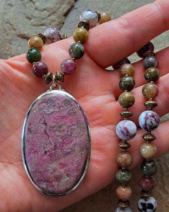 Heilsteinenergie als Schmuckstück - edler Yoga- und Reikischmuck