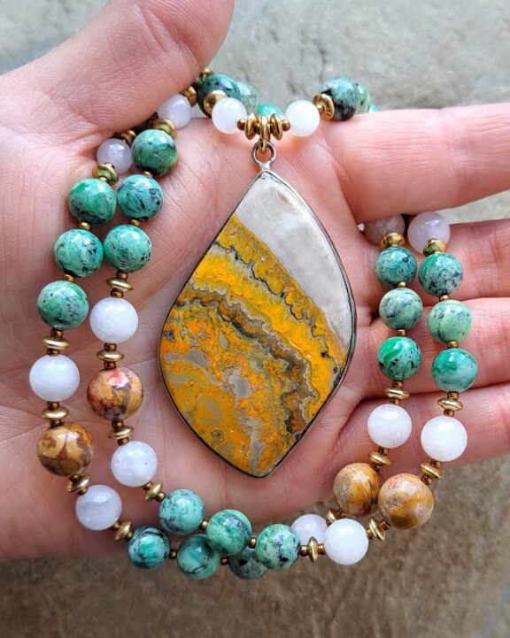 Jaspiskette mit Heilsteinperlen aus Mookait, Mondstein und Türkis - nickelfreier Schmuck
