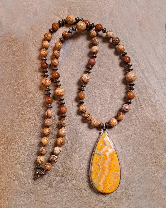 Hummeljaspiskette mit Edelsteinperlen aus Jaspis - edler Ritualschmuck