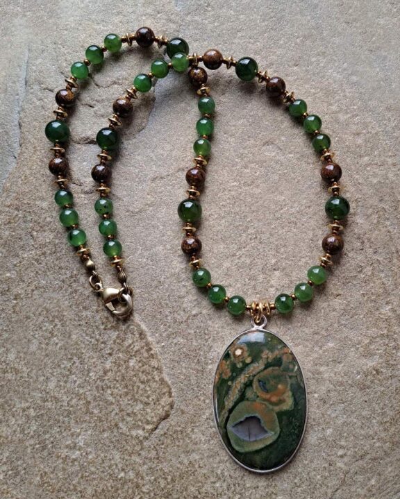 Jaspiskette verbunden mit Heilsteinperlen - schamanischer Schmuck