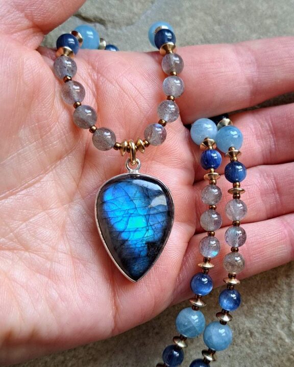 Labradoritkette aus Aquamarin-, Labradorit- und Kyanitperlen - edler Brautschmuck