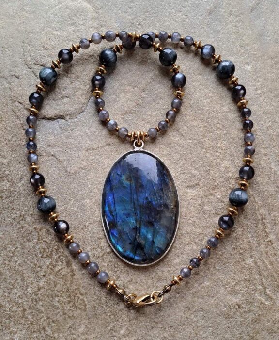 Labradorite jewelry: Healing crystal beaded necklace - ideal Reiki tools