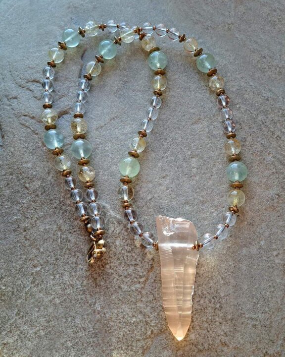 Lemuria-Kristall-Kette mit Heilsteinperlen aus Bergkristall, Prehnit und Citrin - Yogaschmuck