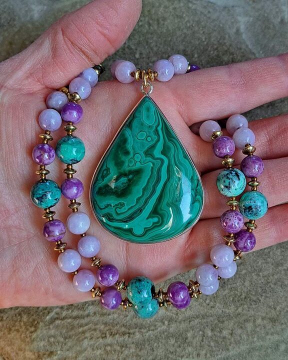Malachit-Kette mit Perlen aus Kunzit, Phosphosiderit und Türkis - edler Echtschmuck
