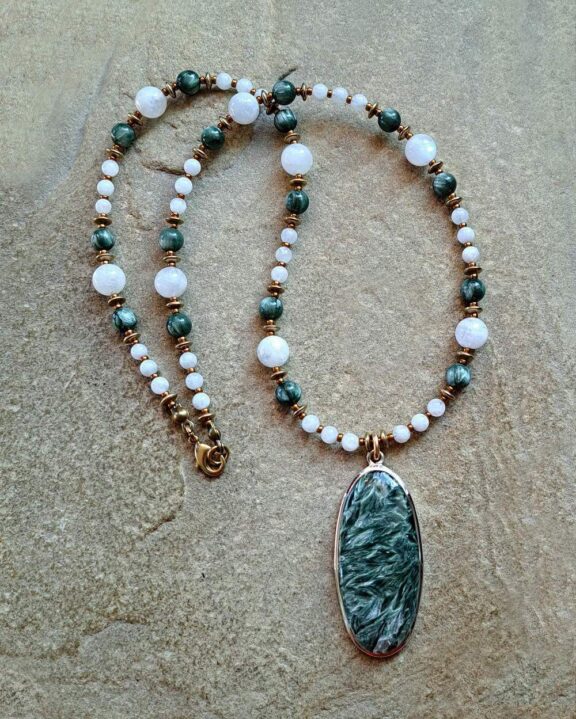 Seraphinit-Kette verbunden mit Heilsteinperlen - edler Heilsteinschmuck