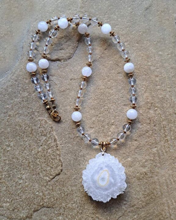 Solarquarz-Kette mit Perlen aus Bergkristall und Mondstein - edler Naturschmuck