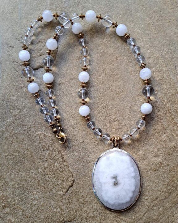 Solarquarz-Kette mit Heilsteinperlen aus Bergkristall und Mondstein - edler Reikischmuck