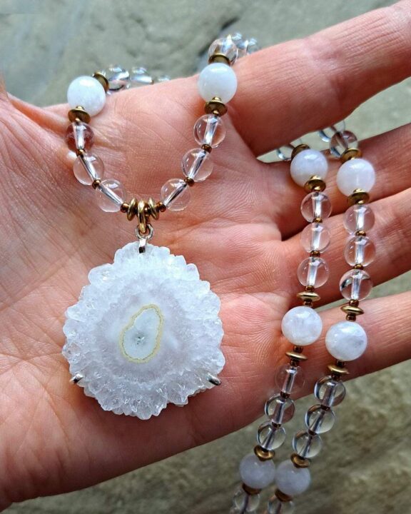 Solarquarz-Kette mit Perlen aus Bergkristall und Mondstein - edles Reikizubehör