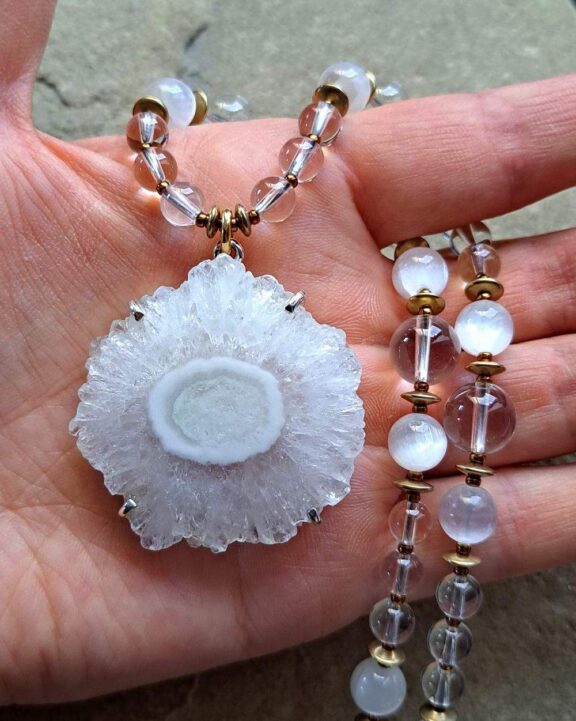 Solarquarz-Kette mit Heilsteinperlen aus Bergkristall und Mondstein - edler Yogaschmuck