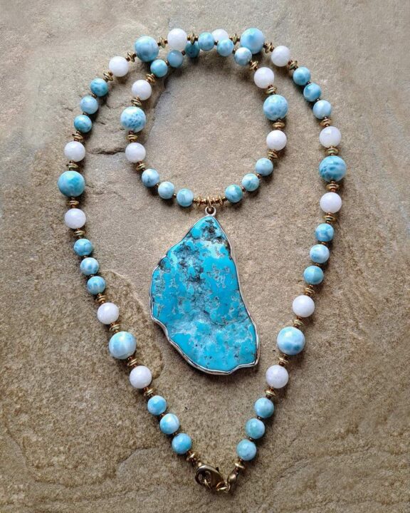 Türkiskette mit Edelsteinperlen aus Larimar und Mondstein - edler Schmuck