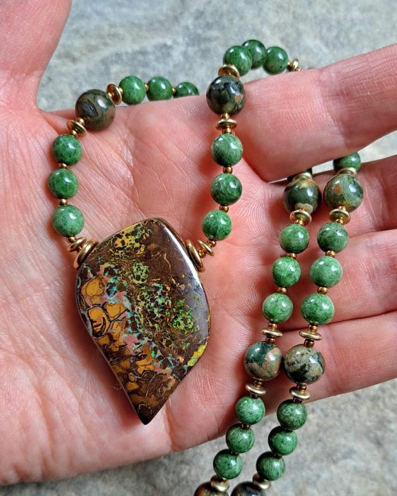 Boulderopal Anhänger Edelsteinkette Heilsteinschmuck