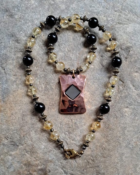 Spiegelamulett Pyrit Citrin Turmalin Schörl schörling pyrite citrine tourmaline Triquetra Ohm Aum Om Sternzeichen Sternentor Sonne Sonnenamulett Sonnenschmuck Einhornschmuck Einhorn Einhornkette Venusblume Drache Heilung Metatron Crop Circle Necklace Goddess of Love Healing Stones Crystals Venusflower protect Flower of Life Amulett Göttin Liebe Kette Halskette Heilsteine Lichtbringer Kupferschmuck Symbole Symbolschmuck Harmonie Zauberwesen Valentinstagsgeschenk Geschenk Hochzeitsgeschenk Edelsteinschmuck Edelsteinkette Edelsteinanhänger Heilsteinschmuck Heilsteinanhänger Glücksbringer Schutzsymbol Glückssteine Lebensblume Blume des Lebens Schutzengel Heilige Geometrie Kraftort Kraftorte Runen Futhark Vikings Germanen Vikinger Runenalphabet Runenschutzkreis Alternativschmuck Kelten Keltischer Schmuck Germanen Germanischer Schmuck Magie Baum des Lebens Yggdrasil Triskele Allverbunden Verbundenheit Dreieinigkeit Dreifaltigkeit Einheit Medizinrad Nornen Schicksalsnetz Skulds Netz Skuld Energie Heilsteine Spiegelamulett Sternzeichen Rune Triskele Hochzeitsschmuck Dirndlschmuck Trachtenschmuck Jewellery Pentagram Schutzamulett medicine wheel runes Sonnenamulett Amulett Anhänger Kornkreis Kornkreis Crop circle Unicorn Aquarius Age of Aquarius Neuzeit Neues Zeitalter Celtic jewellery magic Magie Liebe des Lebens göttlich devine Sternzeichenschmuck Opalschmuck Kristall Lemuria Atlantis Silberfassung silbergefasst mystic beeing Hochzeitsschmuck Hochzeitschmuck Heilenergien healingenergies healing energies Metatronwürfel Engelarbeit Engelenergie Steinenergie Energiedersteine Engel Seraphim Yogawerkzeug Yogatool Yogatools Reikiitools Reikiitool Reikitool Reikitools