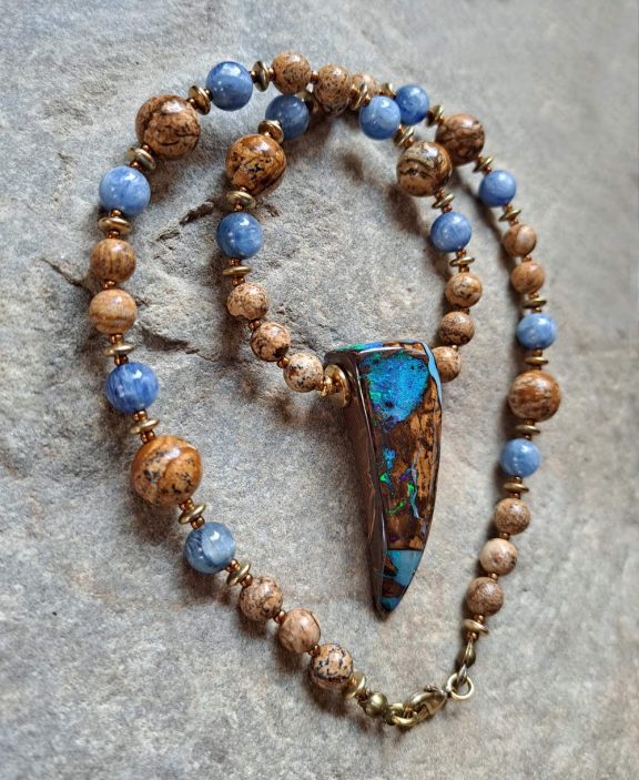 Boulderopal boulder opal Kyanite kyanite Landschaftsjaspis landscapejasper landscape jasper Triquetra Ohm Aum Om Sternzeichen Sternentor Sonne Sonnenamulett Sonnenschmuck Einhornschmuck Einhorn Einhornkette Venusblume Drache Heilung Metatron Crop Circle Necklace Goddess of Love Healing Stones Crystals Venusflower protect Flower of Life Amulett Göttin Liebe Kette Halskette Heilsteine Lichtbringer Kupferschmuck Symbole Symbolschmuck Harmonie Zauberwesen Valentinstagsgeschenk Geschenk Hochzeitsgeschenk Edelsteinschmuck Edelsteinkette Edelsteinanhänger Heilsteinschmuck Heilsteinanhänger Glücksbringer Schutzsymbol Glückssteine Lebensblume Blume des Lebens Schutzengel Heilige Geometrie Kraftort Kraftorte Runen Futhark Vikings Germanen Vikinger Runenalphabet Runenschutzkreis Alternativschmuck Kelten Keltischer Schmuck Germanen Germanischer Schmuck Magie Baum des Lebens Yggdrasil Triskele Allverbunden Verbundenheit Dreieinigkeit Dreifaltigkeit Einheit Medizinrad Nornen Schicksalsnetz Skulds Netz Skuld Energie Heilsteine Spiegelamulett Sternzeichen Rune Triskele Hochzeitsschmuck Dirndlschmuck Trachtenschmuck Jewellery Pentagram Schutzamulett medicine wheel runes Sonnenamulett Amulett Anhänger Kornkreis Kornkreis Crop circle Unicorn Aquarius Age of Aquarius Neuzeit Neues Zeitalter Celtic jewellery magic Magie Liebe des Lebens göttlich devine Sternzeichenschmuck Opalschmuck Kristall Lemuria Atlantis Silberfassung silbergefasst mystic beeing Hochzeitsschmuck Hochzeitschmuck Heilenergien healingenergies healing energies Metatronwürfel Engelarbeit Engelenergie Steinenergie Energiedersteine Engel Seraphim Yogawerkzeug Yogatool Yogatools Reikiitools Reikiitool Reikitool Reikitools