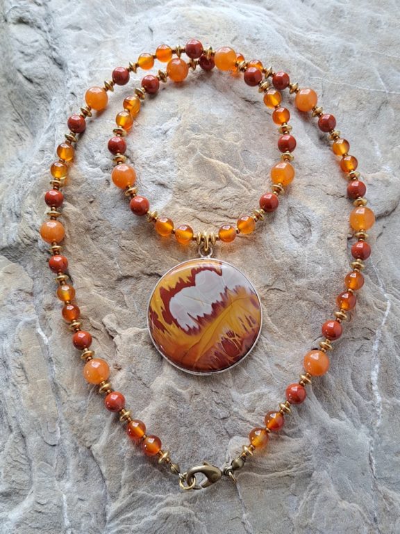 Jaspisamulett Jaspiskette Jaspisanhänger jasper necklace jasper amulet jasper pendant roter Jaspis Aventurin aventurine Karneol carneol Triquetra Ohm Aum Om Sternzeichen Sternentor Sonne Sonnenamulett Sonnenschmuck Einhornschmuck Einhorn Einhornkette Venusblume Drache Heilung Metatron Crop Circle Necklace Goddess of Love Healing Stones Crystals Venusflower protect Flower of Life Amulett Göttin Liebe Kette Halskette Heilsteine Lichtbringer Kupferschmuck Symbole Symbolschmuck Harmonie Zauberwesen Valentinstagsgeschenk Geschenk Hochzeitsgeschenk Edelsteinschmuck Edelsteinkette Edelsteinanhänger Heilsteinschmuck Heilsteinanhänger Glücksbringer Schutzsymbol Glückssteine Lebensblume Blume des Lebens Schutzengel Heilige Geometrie Kraftort Kraftorte Runen Futhark Vikings Germanen Vikinger Runenalphabet Runenschutzkreis Alternativschmuck Kelten Keltischer Schmuck Germanen Germanischer Schmuck Magie Baum des Lebens Yggdrasil Triskele Allverbunden Verbundenheit Dreieinigkeit Dreifaltigkeit Einheit Medizinrad Nornen Schicksalsnetz Skulds Netz Skuld Energie Heilsteine Spiegelamulett Sternzeichen Rune Triskele Hochzeitsschmuck Dirndlschmuck Trachtenschmuck Jewellery Pentagram Schutzamulett medicine wheel runes Sonnenamulett Amulett Anhänger Kornkreis Kornkreis Crop circle Unicorn Aquarius Age of Aquarius Neuzeit Neues Zeitalter Celtic jewellery magic Magie Liebe des Lebens göttlich devine Sternzeichenschmuck Opalschmuck Kristall Lemuria Atlantis Silberfassung silbergefasst mystic beeing Hochzeitsschmuck Hochzeitschmuck Heilenergien healingenergies healing energies Metatronwürfel Engelarbeit Engelenergie Steinenergie Energiedersteine Engel Seraphim Yogawerkzeug Yogatool Yogatools Reikiitools Reikiitool Reikitool Reikitools